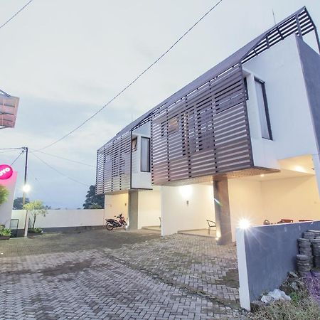 Oyo 396 Tibrae Residence Syariah Lembang Ngoại thất bức ảnh