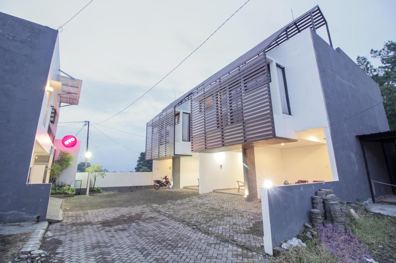 Oyo 396 Tibrae Residence Syariah Lembang Ngoại thất bức ảnh