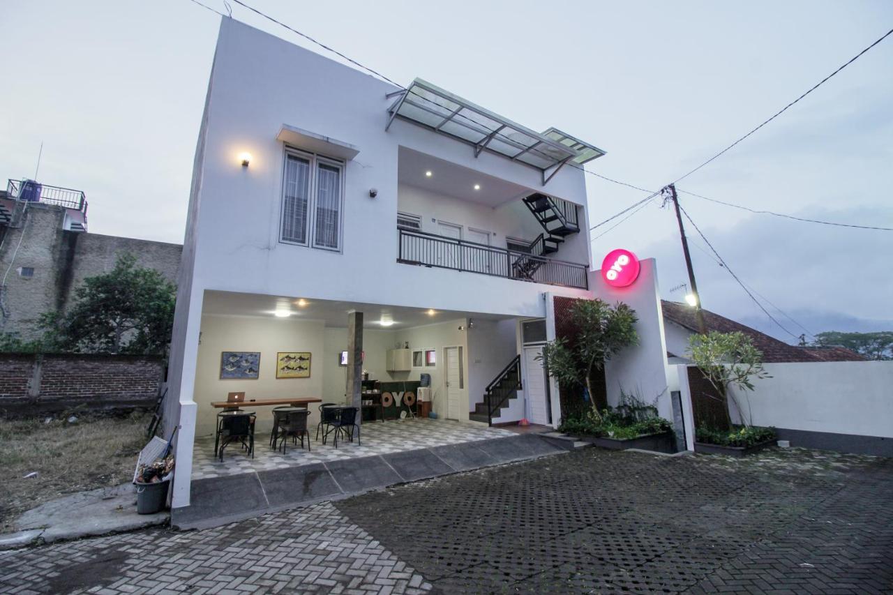 Oyo 396 Tibrae Residence Syariah Lembang Ngoại thất bức ảnh
